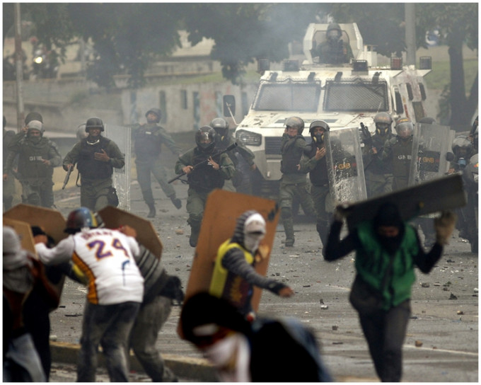 委内瑞拉示威冲突持续。AP图片