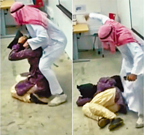 网传片段可见新加坡有穿起阿拉伯袍的男生，模拟极端分子执行处决。