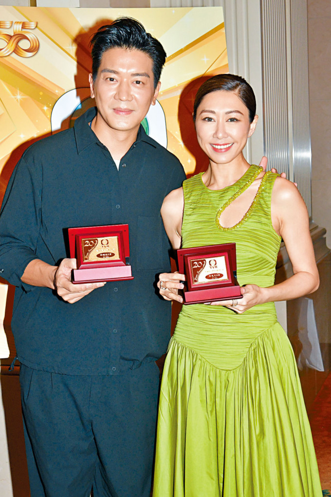 黎諾懿和胡定欣不知不覺已服務了TVB廿年。