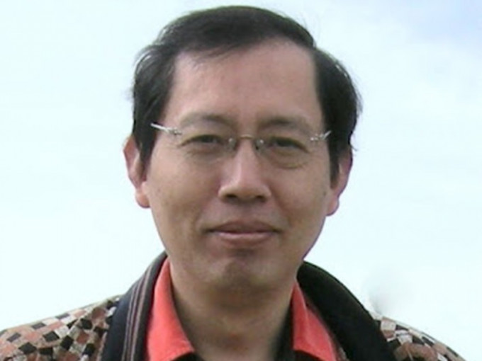 位于武汉的名校华中科技大学外国语学院教授张建伟。网上图片