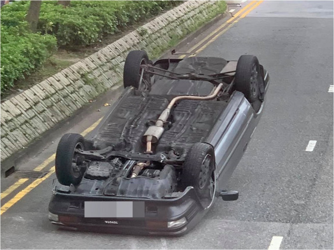將軍澳一輛私家車疑失控自炒。FB香港突發事故報料區Kelvin Yu圖片