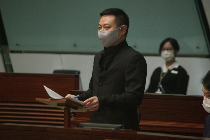 民政事务局局长徐英伟回应议员有关同运会的质询。