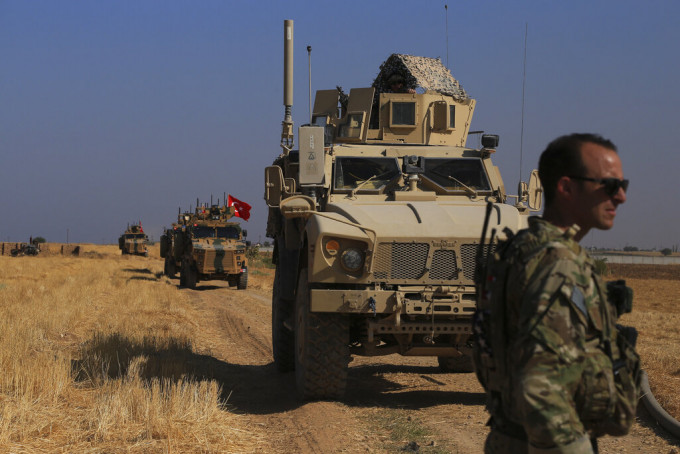 土耳其官員證實，土國軍隊已在敍利亞和伊拉克邊境界接壤的地區採取轟擊行動。　AP