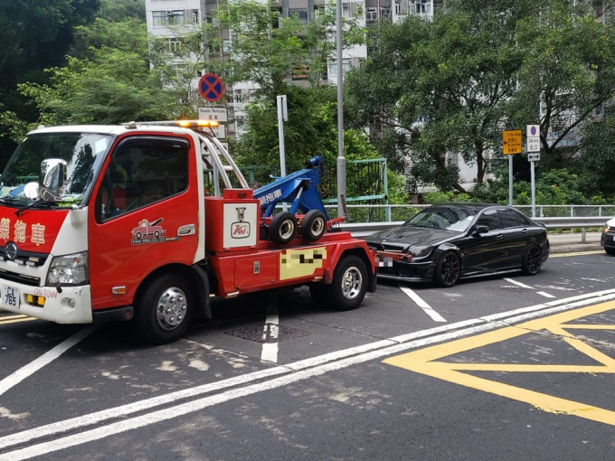 東九龍警員打擊違泊。警方圖片