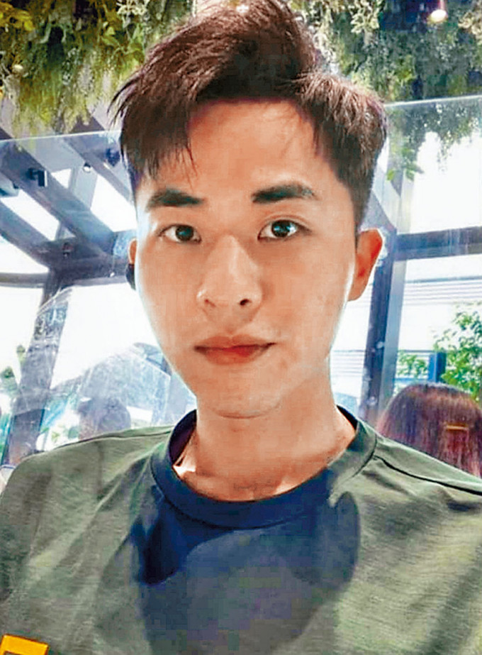 被告邝港智早于2015年因「以欺骗手段取得财产」被警方拘捕。