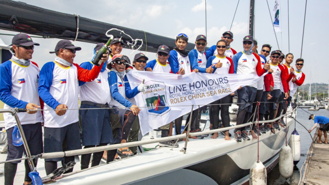 来自菲律宾的「Standard Insurance Centennial 5号」成为中国海帆船赛开赛61年以来首支冲綫夺冠的菲律宾船队。图片由 ROLEX / Daniel Forster提供