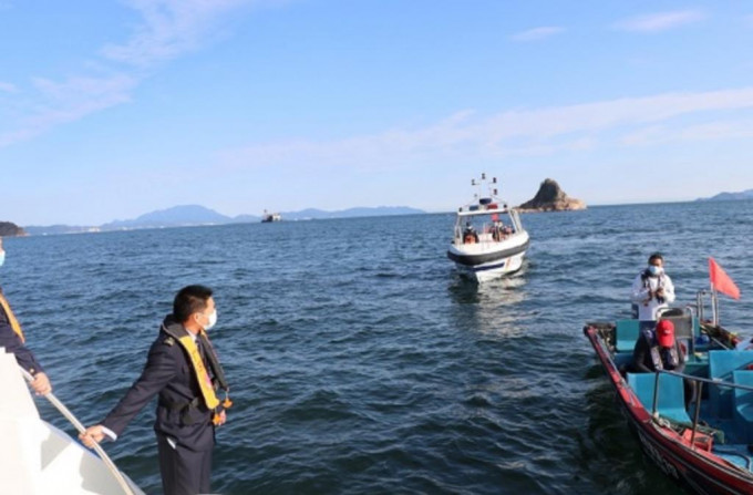 深圳海警劝返出海船只。