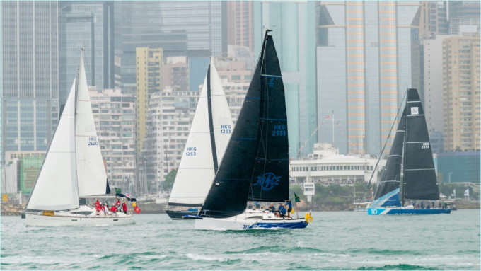 由香港游艇会主办，于3月27日在维港举行的「中国海帆船赛」是亚洲区顶级离岸赛事，为港盛事之都增光芒。