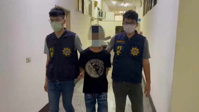 台湾一名18岁高中生因高额奖金竟诱骗2好友赴柬埔寨。台湾警方