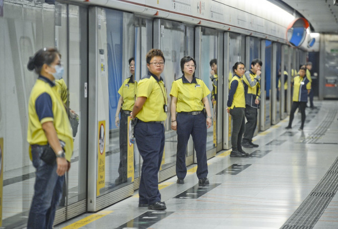 警方接获港铁金钟站职员报案。资料图片