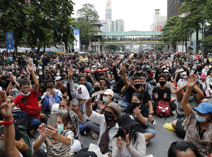 反政府示威者再度集会抗争。AP