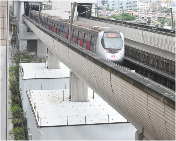 西鐵線元朗站架空路軌有兩座橋躉出現沉降。