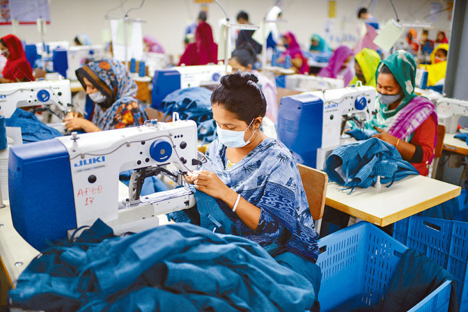 孟加拉加濟布爾一家製衣廠。