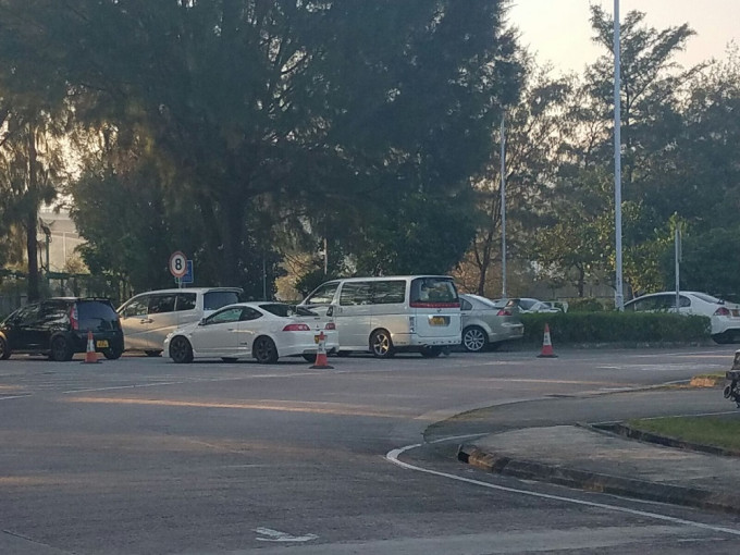 涉案汽車被拖往大欖警察車輛檢驗中心扣留。