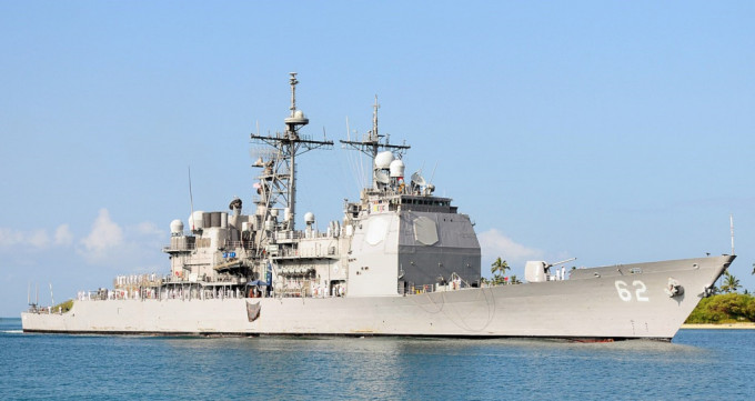 美軍導彈巡洋艦切斯勞維爾號闖入南沙島礁鄰近海域。網圖