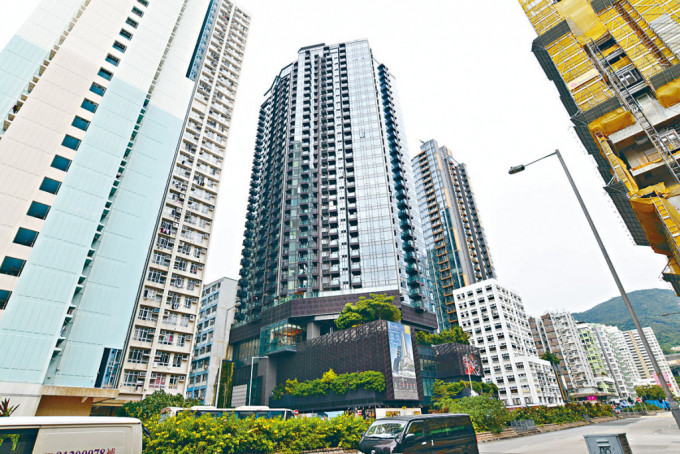 睿峰东翼一个2房户以逾1530万售出，尺价高见31288元。
