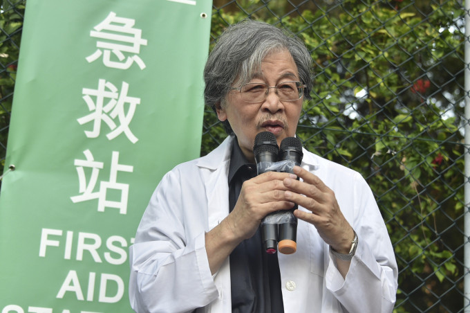 蔡坚指现时仍政府仍容许逾20类人士获准豁免检疫入境是对香港继续造成威胁，批评政府似乎不愿封关。 资料图片
