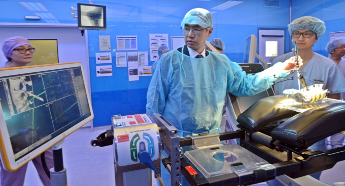 明德國際醫院介紹引入的3D數碼X光機。