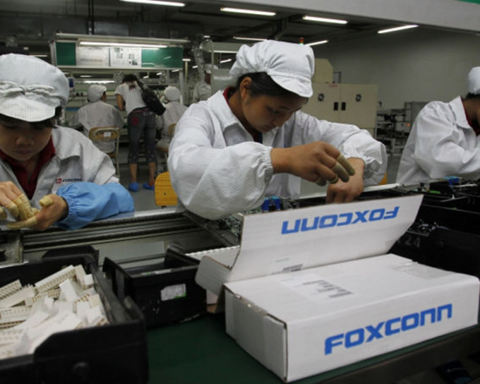 郑州的富士康工厂是苹果主要的生产基地。美联社资料图片