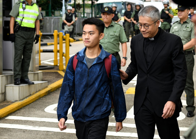 陈同佳今在香港刑满出狱。