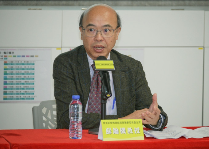 香港中文大學新聞與傳播學院教授蘇鑰機建議，公眾可參考專家的專業意見。資料圖片