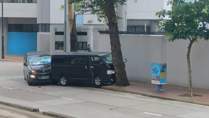 涉事两车。香港突发事故报料区FB图