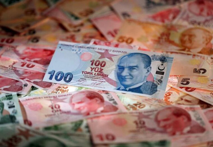 本年度，土耳其里拉相对美元已经累计贬值45%。网上图片