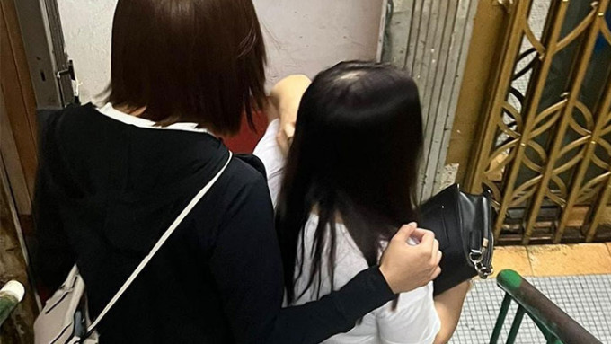 警方拘捕一名57岁姓冯女子，涉嫌「唆使他人作出不道德行为」。警方提供