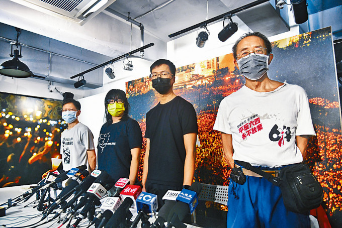 副主席邹幸彤(左二)及4名常委被控。资料图片