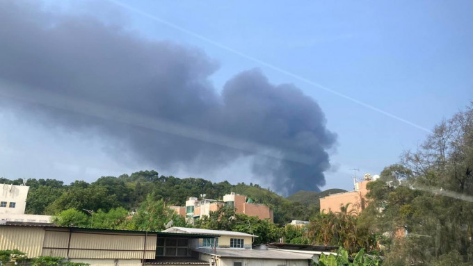米埔石湖围一个回收场今早发生火警。「香港突发事故报料区」FB图片