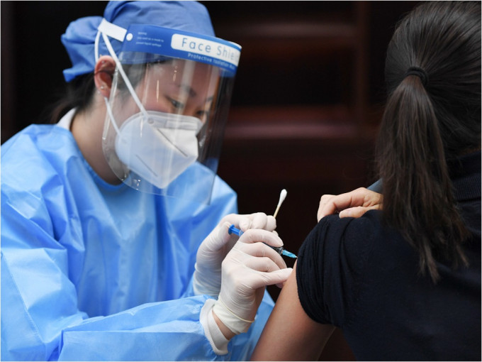 北京開始為外籍人士接種疫苗。新華社資料圖片