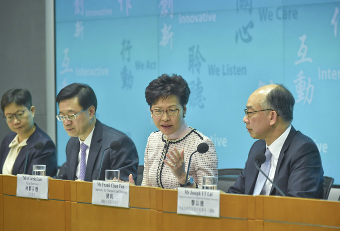 林郑月娥上月底连同两位局长举行记者会。资料图片