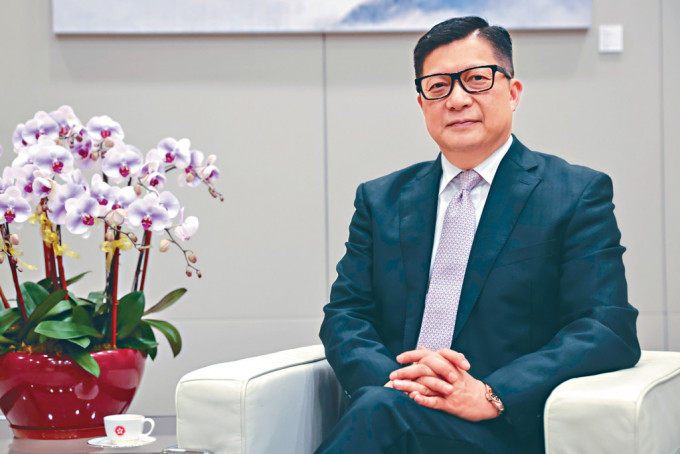 保安局局长邓炳强表示，很高兴立法完成，令香港有法律工具处理分裂国家等行为。