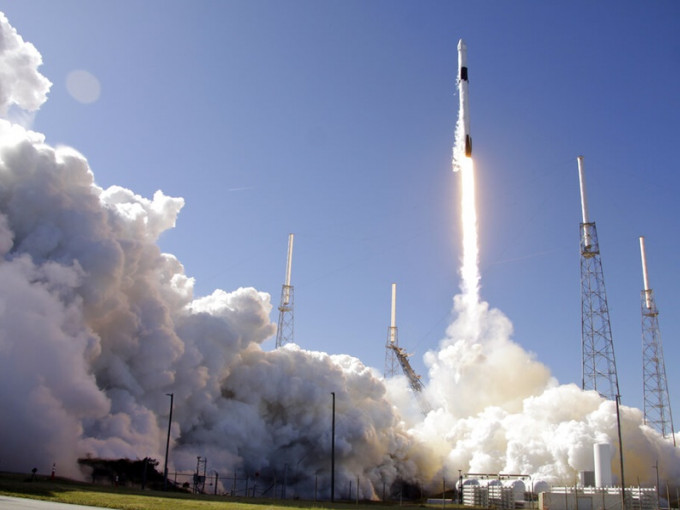 SpaceX昨在佛罗里达州卡纳维拉尔角成功发射「猎鹰9号」火箭。AP