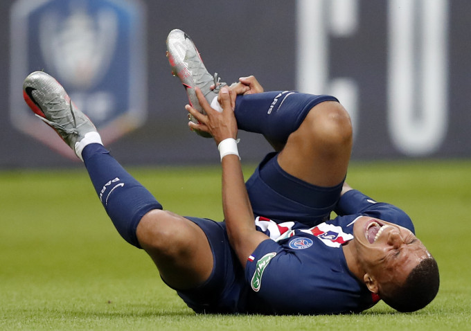 麦巴比刚于上周五法国足总杯决赛受伤。AP资料图片
