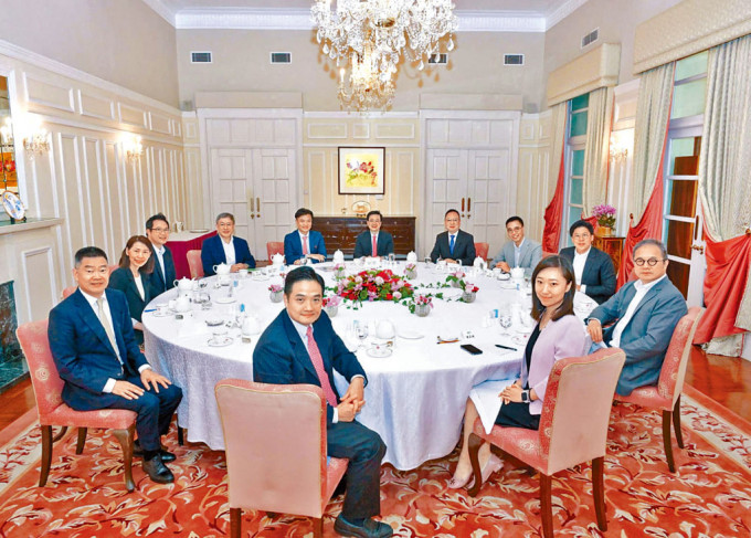 行政长官李家超昨邀约5名立法会议员到礼宾府举行早餐会。