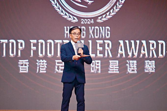 资深足球评述员李德能上周在足球明星颁奖礼上，分享了港超联十周年的感言。