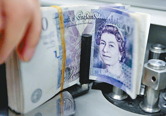 英镑持续弱势，昨日每英镑兑港元曾失守10算水平。