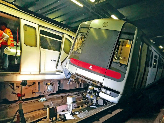 港鐵成立調查委員會，調查本月18日荃灣線進行新信號系統測試期間，於中環站附近有兩列列車相撞的事故。 資料圖片