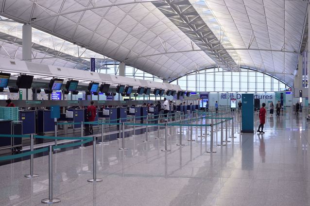 机场发生怀疑机场保安公司职员疑监守自盗事件。