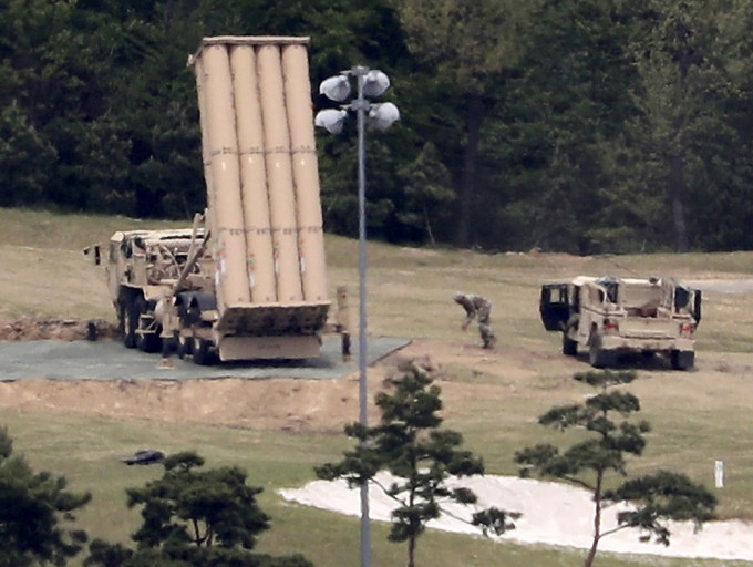 四辆萨德发射车已入韩国境内。AP