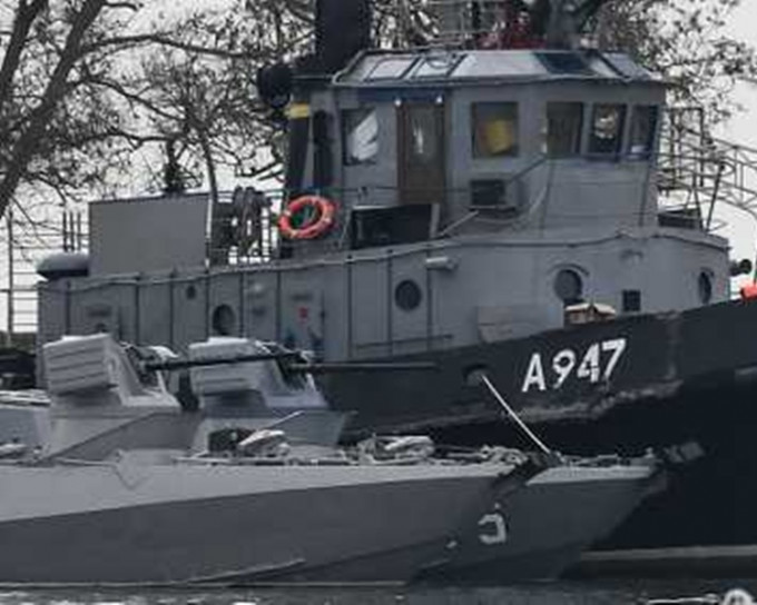 俄羅斯海軍25日在克里米亞扣押烏克蘭海軍3艘船隻與人員。AP