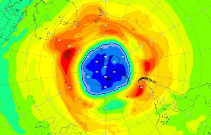 臭氧破洞（图中深蓝色处）的面积已大过整个南极洲。哥白尼大气监控系统图片