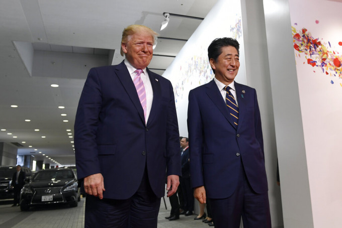 正在大阪出席G20峰會的特朗普在Twitter發文回應說：「各方達成一項偉大的工作！」  AP圖片