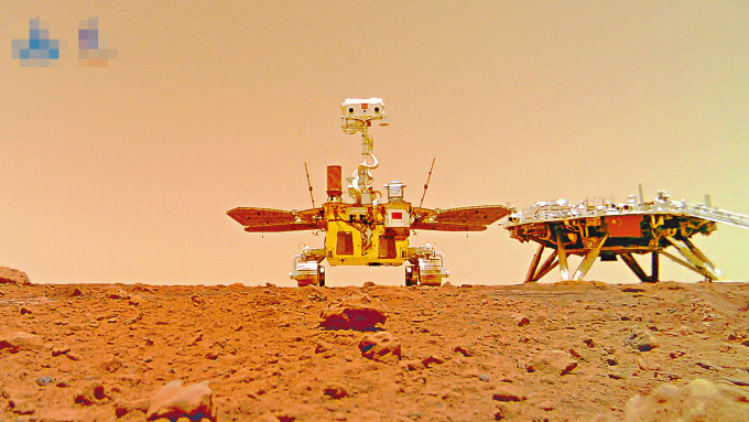 ■利用分離相機，火星車「祝融號」（左）和陸平台成功合影。