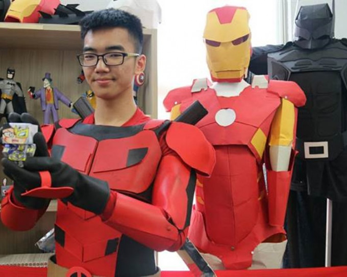 台灣剪紙天才巧手剪出Iron Man蝙蝠俠。網上圖片
