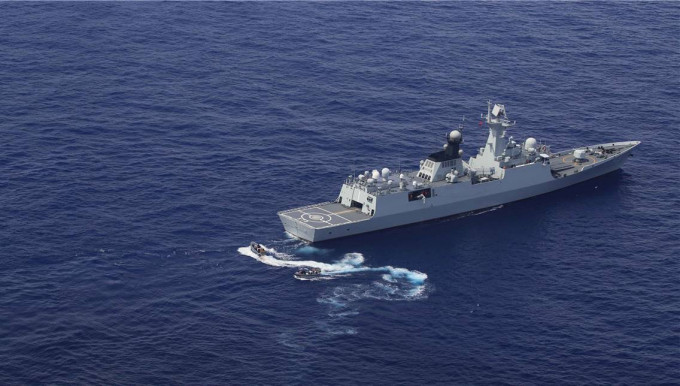 中国新版《海上交通安全法》9月实施，图为解放军军舰。网上资料图片