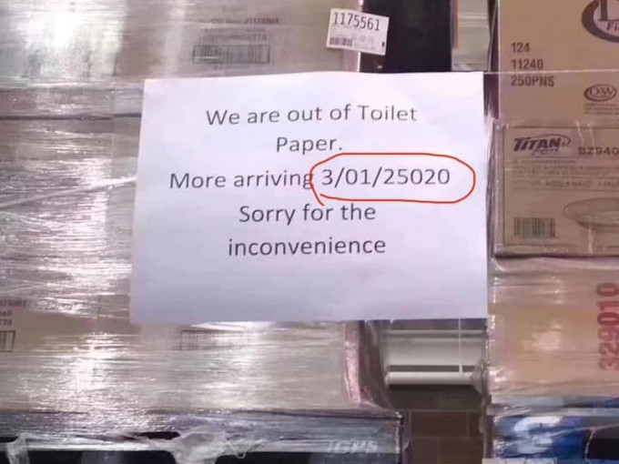 北美超市Costco出現缺貨告示寫着：「廁紙賣完，在25020年才會補貨」，令人目瞪口呆。(網圖)