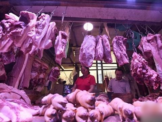 內地商務部發聲明，向市場投放中央儲備豬肉10000噸，保障國慶期間肉類供應。 網圖