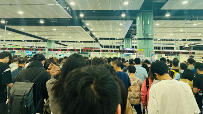 深圳边检估计，今晚8时起会迎来「五一假期」结束的返港高峰。